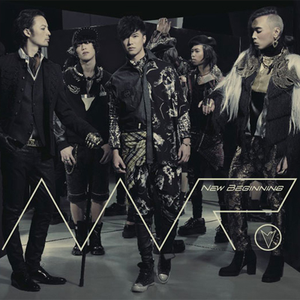 极品粉红色翻盖大阴茎靠小嫩逼
