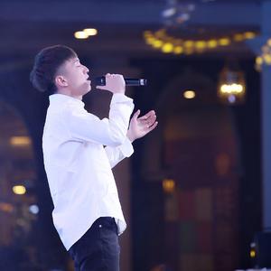 极品粉红色翻盖大阴茎靠小嫩逼
