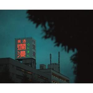 极品粉红色翻盖大阴茎靠小嫩逼
